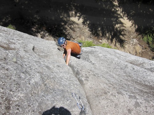 Seth Adams leading "Fifteen Kilometre Crack" 5.11a/b or 5.8, A0), at the Ultraviolet Cliff